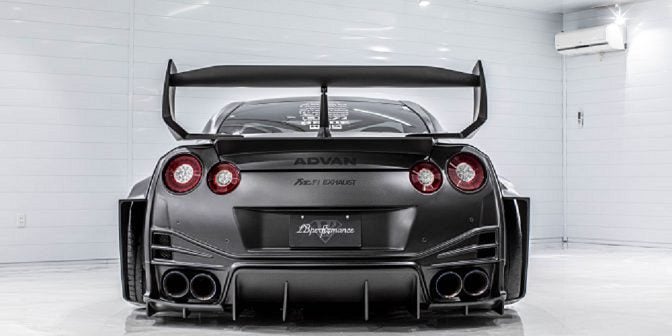LB★SILHOUETTE-WORKS-GT-35GT-RR-CARBON-REAR-TAIL-672×378-1