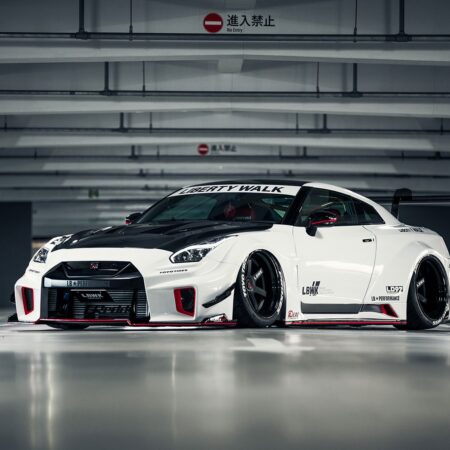 Liberty Walk LB-Silhouette WORKS GT 35GT-RR Widebody Kit for R35 Nissan GT-R