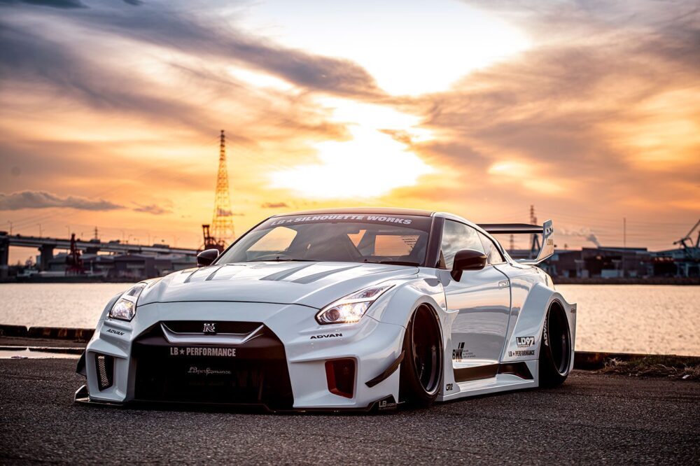 LB-Silhouette-WORKS-GT-NISSAN-35GT-RR16-1